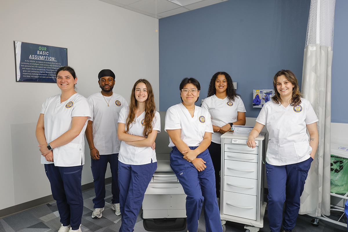 Group photo of ABSN students in a lab